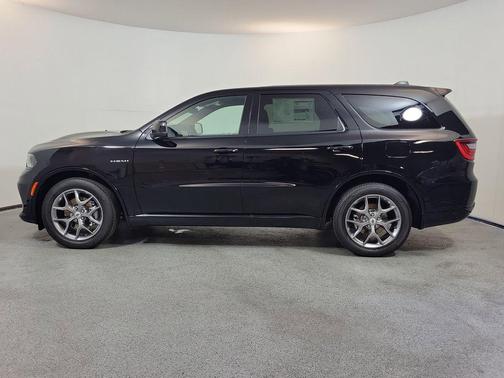 DB Black Crystal Clearcoat 2026 Dodge Durango GT HEMI V8