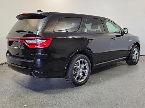 DB Black Crystal Clearcoat 2026 Dodge Durango GT HEMI V8