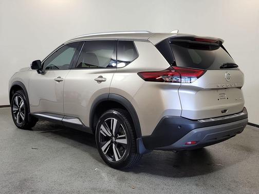 Champagne Silver Metallic 2021 Nissan Rogue SL