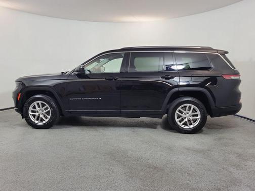 Diamond Black Crystal Pearlcoat 2022 Jeep Grand Cherokee L Laredo