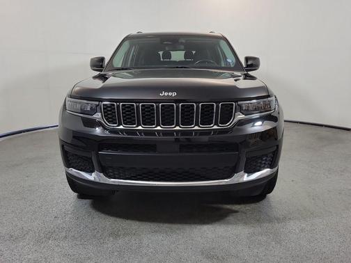 Diamond Black Crystal Pearlcoat 2022 Jeep Grand Cherokee L Laredo