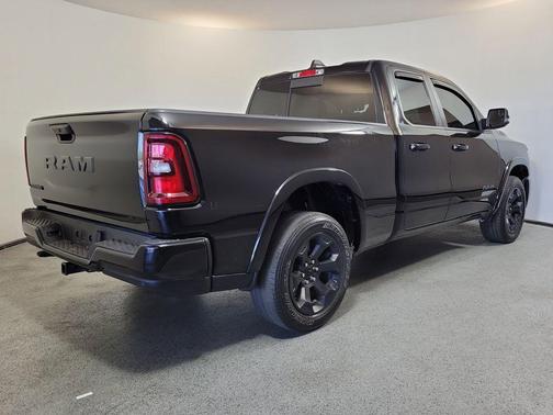 Diamond Black Crystal Pearlcoat 2025 RAM 1500 Big Horn/Lone Star