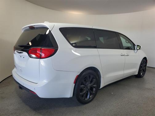 2020 Chrysler Pacifica Touring