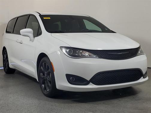 2020 Chrysler Pacifica Touring