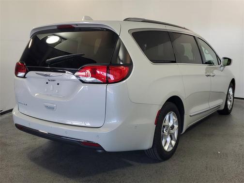 2020 Chrysler Pacifica Touring-L Plus
