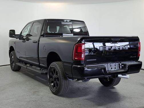 Diamond Black Crystal Pearlcoat 2026 RAM 2500 Big Horn Crew Cab 4x4 6'4' Box