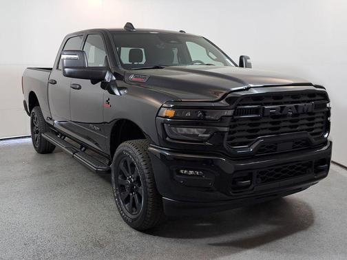 Diamond Black Crystal Pearlcoat 2026 RAM 2500 Big Horn Crew Cab 4x4 6'4' Box