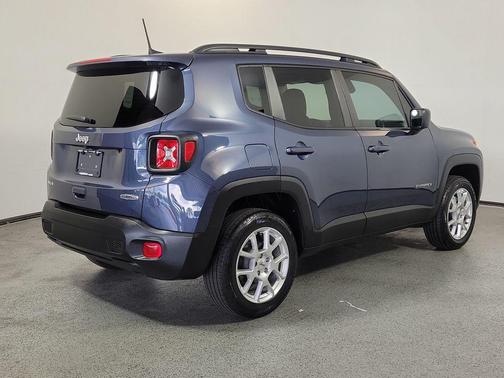 Slate Blue Pearlcoat 2022 Jeep Renegade Latitude
