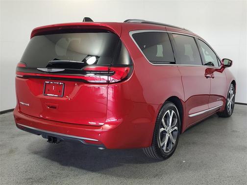 2024 Chrysler Pacifica L