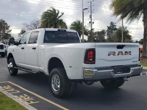 2026 RAM 3500 Tradesman Crew Cab 4x4 8' Box