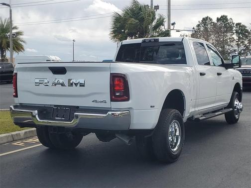 2026 RAM 3500 Tradesman Crew Cab 4x4 8' Box