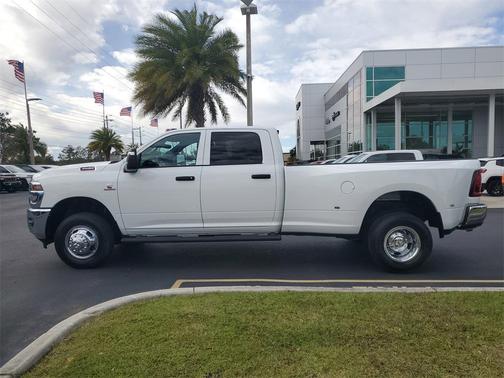 2026 RAM 3500 Tradesman Crew Cab 4x4 8' Box