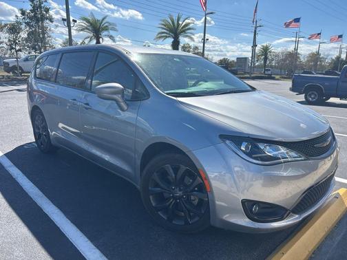 2020 Chrysler Pacifica Touring