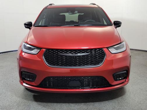 Red Hot Pearlcoat 2026 Chrysler Pacifica Limited