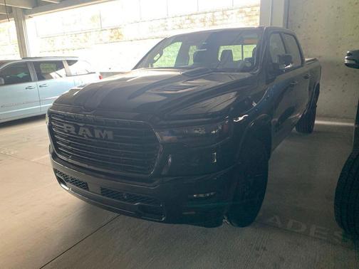 Diamond Black Crystal Pearlcoat 2025 RAM 1500 Laramie