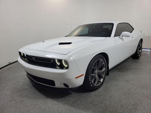 Bright White Clearcoat 2015 Dodge Challenger SXT Plus