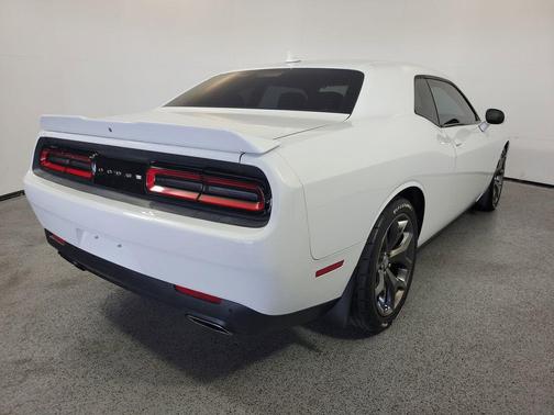 Bright White Clearcoat 2015 Dodge Challenger SXT Plus