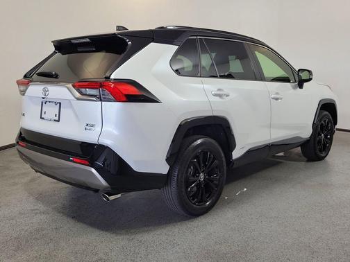 White 2025 Toyota RAV4 Hybrid SE