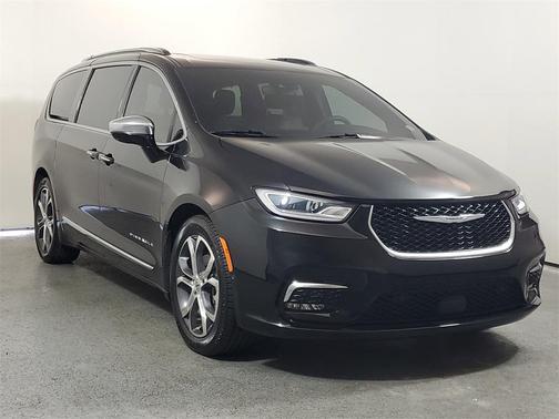 2023 Chrysler Pacifica L