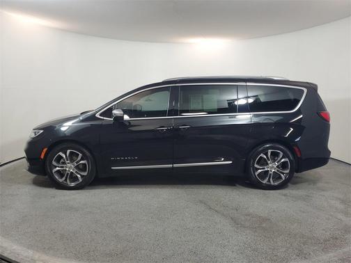 2023 Chrysler Pacifica L