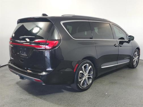 2023 Chrysler Pacifica L