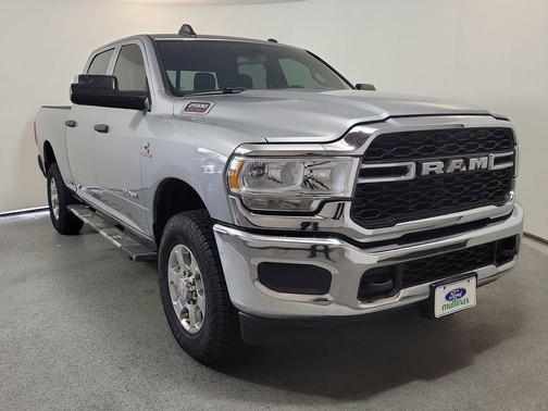 2021 RAM 2500 Tradesman Crew Cab 4x4 6'4' Box