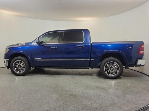Patriot Blue Pearlcoat 2022 RAM 1500 Limited