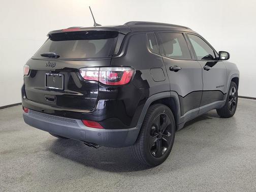 Diamond Black Crystal Pearlcoat 2018 Jeep Compass Latitude