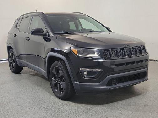 Diamond Black Crystal Pearlcoat 2018 Jeep Compass Latitude