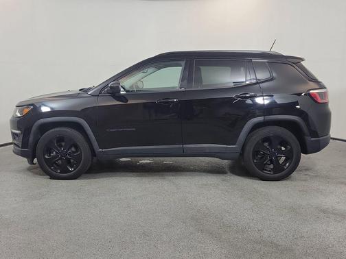 Diamond Black Crystal Pearlcoat 2018 Jeep Compass Latitude