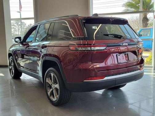 velvet red pearlcoat 2026 Jeep Grand Cherokee Limited