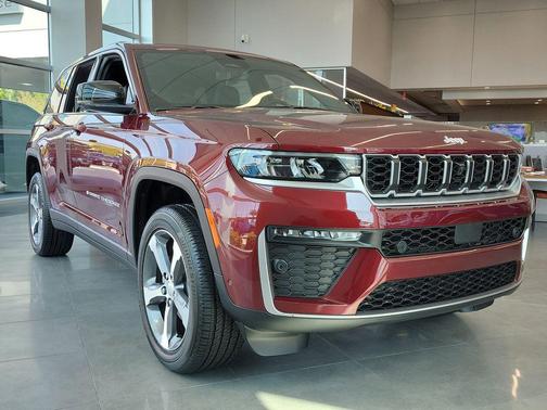 velvet red pearlcoat 2026 Jeep Grand Cherokee Limited