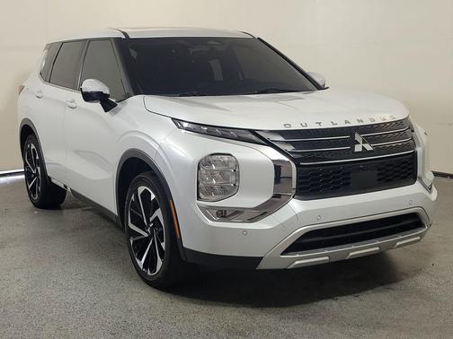 White Diamond 2023 Mitsubishi Outlander SE 2.5 2WD