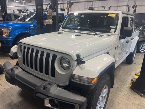 2022 Jeep Gladiator Sport S