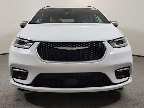 Bright White Clearcoat 2026 Chrysler Pacifica L