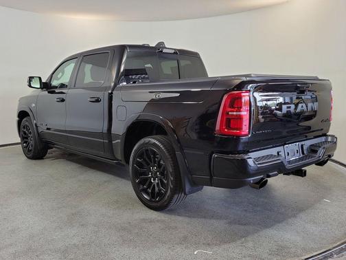 Diamond Black Crystal Pearlcoat 2026 RAM 1500 Limited