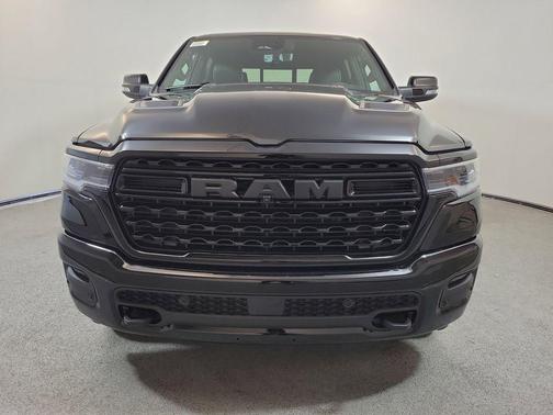 Diamond Black Crystal Pearlcoat 2026 RAM 1500 Limited