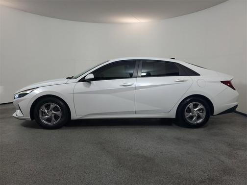 2021 Hyundai ELANTRA SE