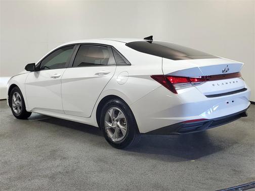 2021 Hyundai ELANTRA SE