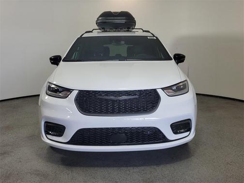 2025 Chrysler Pacifica L