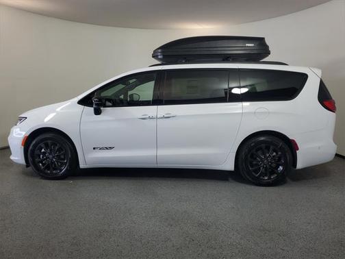 2025 Chrysler Pacifica L