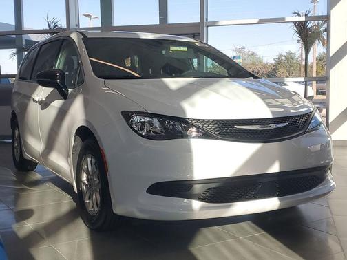 2026 Chrysler Voyager LX