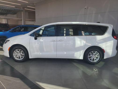 2026 Chrysler Voyager LX