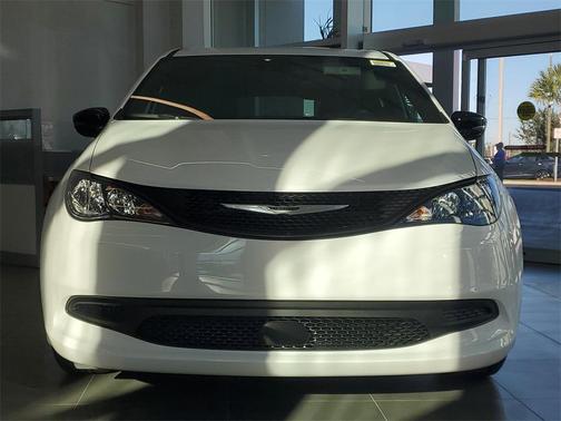 2026 Chrysler Voyager LX