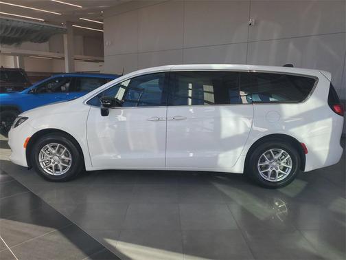 2026 Chrysler Voyager LX