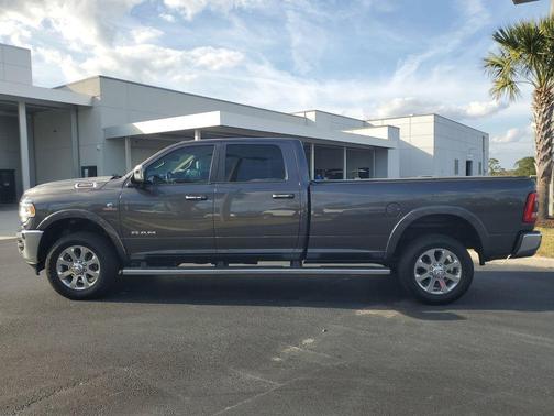 2019 RAM 3500 Laramie Crew Cab 4x4 8' Box