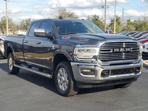 2019 RAM 3500 Laramie Crew Cab 4x4 8' Box