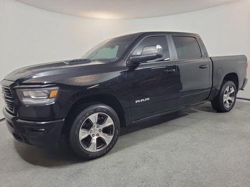 Diamond Black Crystal Pearlcoat 2023 RAM 1500 Laramie