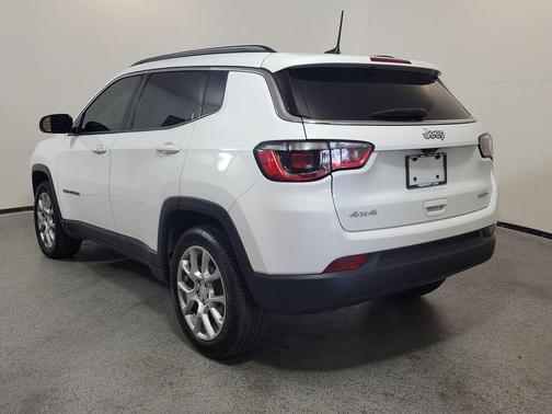 Bright White Clearcoat 2024 Jeep Compass Latitude Lux
