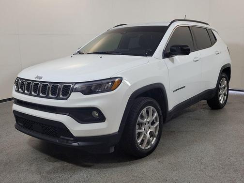 Bright White Clearcoat 2024 Jeep Compass Latitude Lux